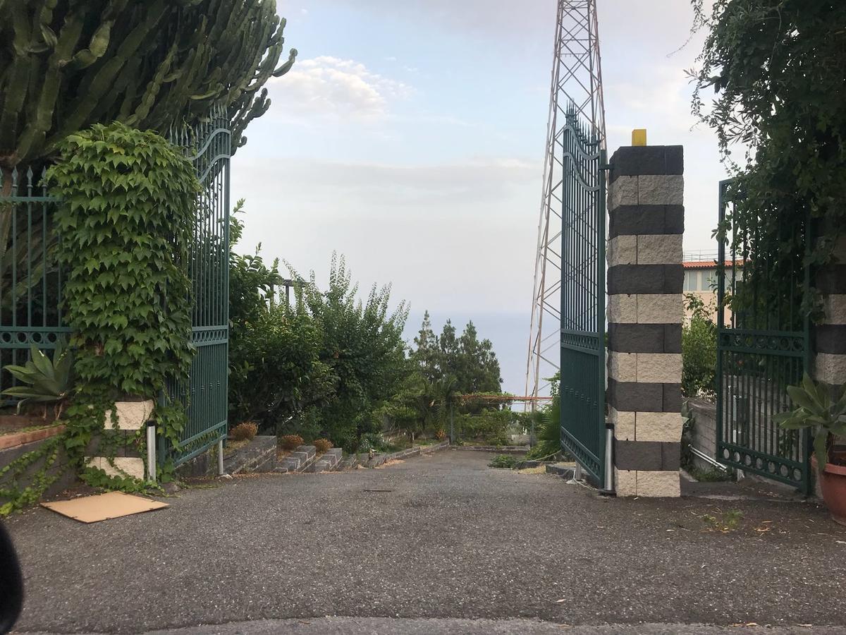 La Nave Sul Mare Di Taormina Panzió Letojanni Kültér fotó